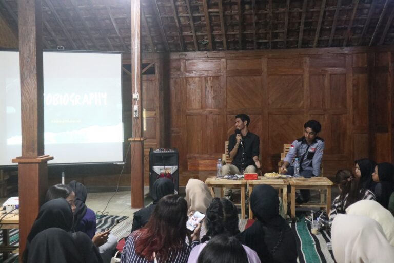 Bedah Film : Meningkatkan Daya Kritis Mahasiswa Melalui Karya Sinematografi