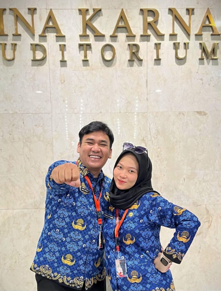 COUPLE GOALS: Dua Alumni Prodi Ilmu Pemerintahan dilantik PPPK BAWASLU Kota Batu dan Kabupaten Malang