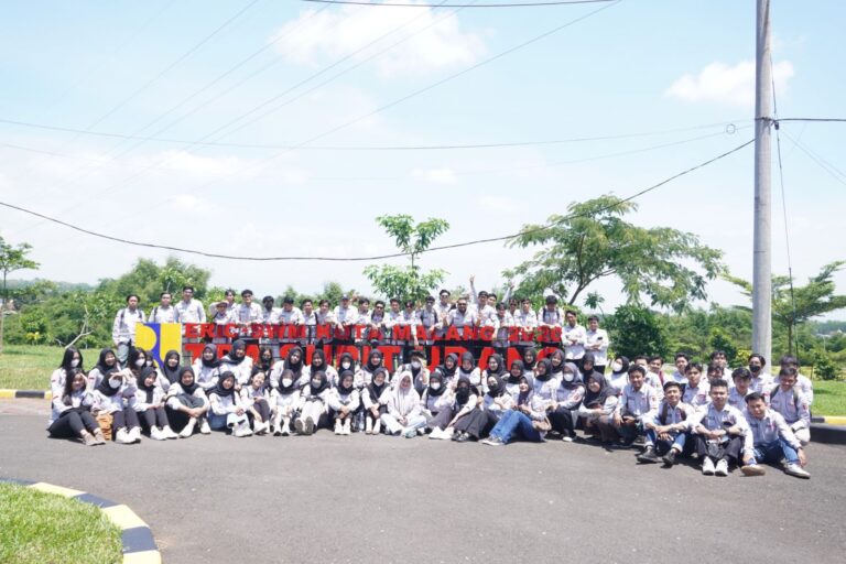 Mahasiswa Praktikum Urban Politics Lakukan Kegiatan Studi Lapang di TPA Supit Urang Kota Malang