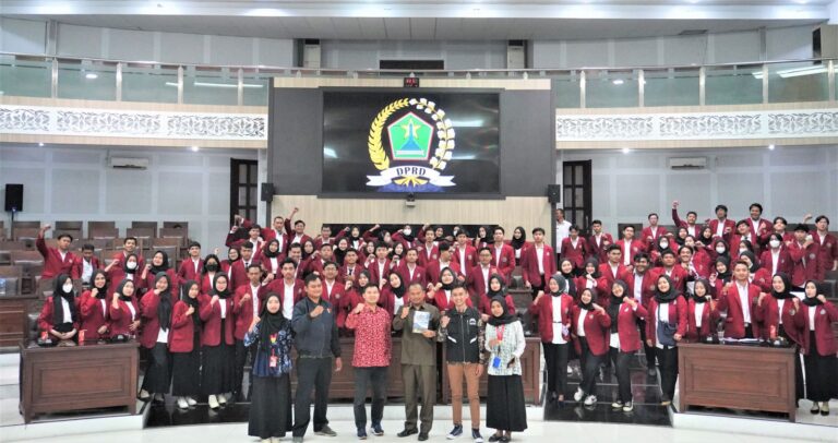 Mahasiswa Prodi Ilmu Pemerintahan UMM Laksanakan Study Visit ke DPRD Kota Malang