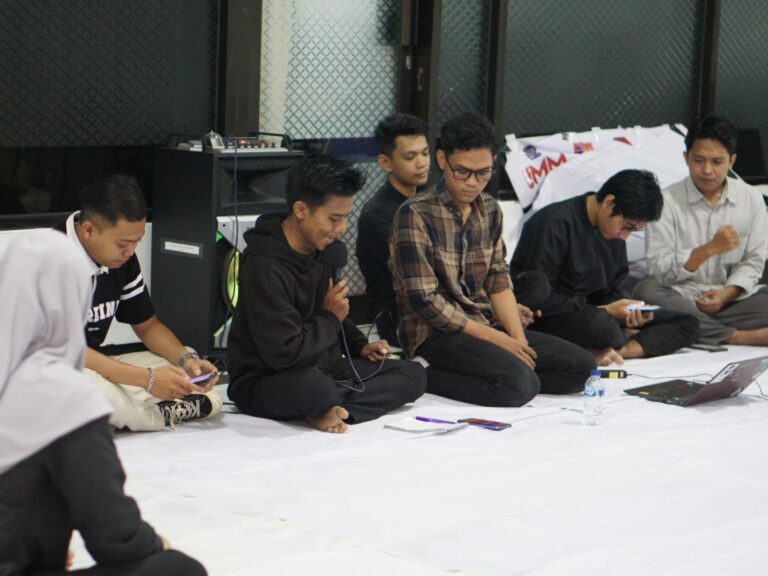 Mengkaji Utopia Masyarakat Madani dalam Pusaran Arus Krisis Kepemimpinan Transformatif