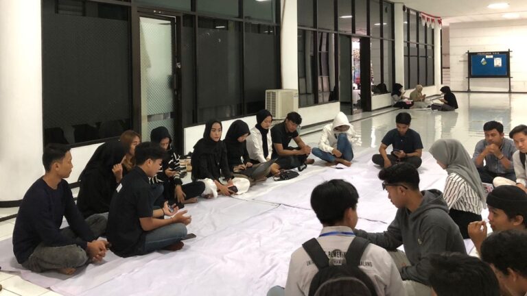 Realitas Pendidikan di Indonesia: Antara Pendidikan Tinggi VS Pendidikan “Biaya” Tinggi