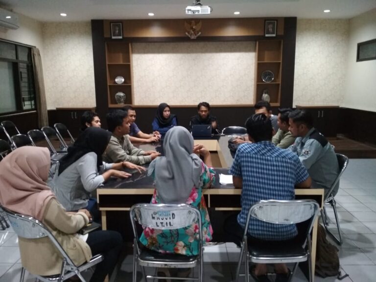 Adakan Diskusi Perdana, Pers IP Persoalkan Tambang Meratus