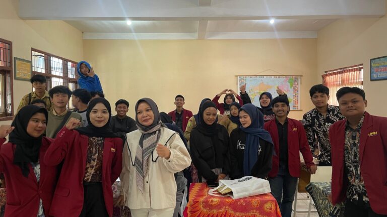 Beyond The Textbook: HIMAP FISIP UMM Kenalkan Ilmu Pemerintahan kepada Siswa SMA Islam Batu