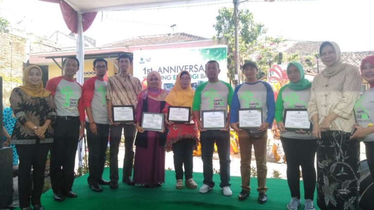 Program Pemberdayaan Masyarakat Prodi IP Raih Penghargaan