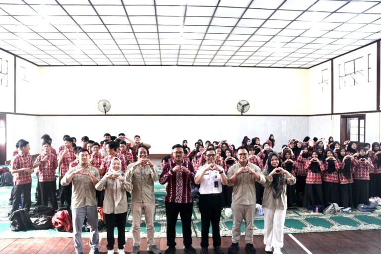 Bangun Literasi Ilmiah Sejak SMA, Ilmu Pemerintahan UMM Gelar Pelatihan di SMAN 4 Malang