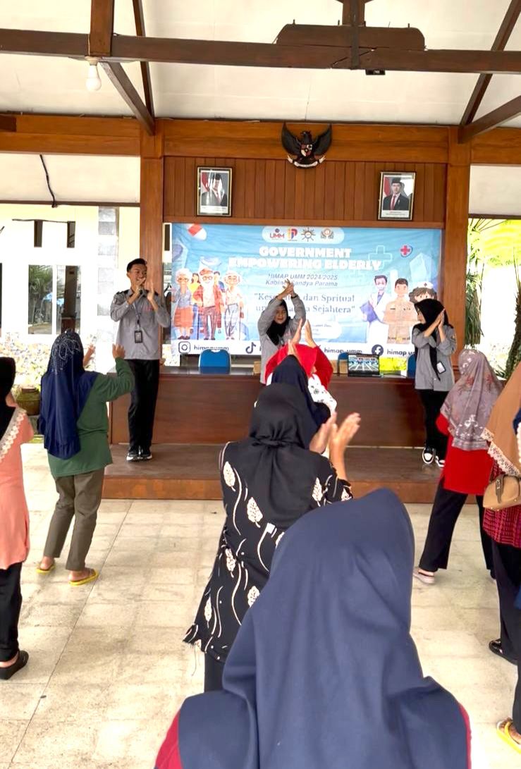 Gerak Bahagia di Usia Senja: HIMAP UMM Hadirkan Energi Positif untuk Lansia