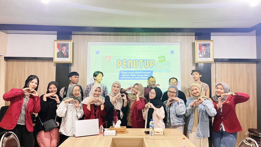 Ilmu Pemerintahan untuk Masyarakat: Mahasiswa IP UMM Wujudkan Pemberdayaan Nyata di Desa
