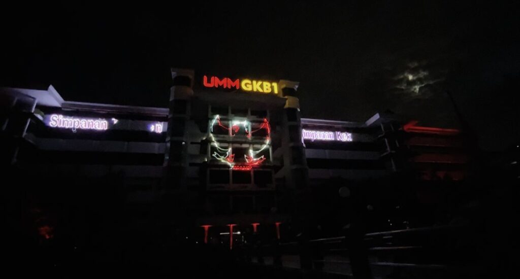 Maba Gen 25 Ilmu Pemerintahan Ikut Berpartisipasi Meriahkan Laser Show & Flashlight Mob Pra-Pesmaba UMM