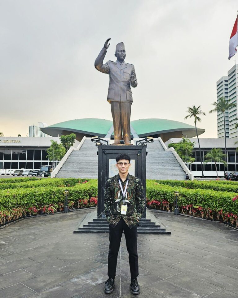 Menembus Parlemen: Perjalanan Magang Muhammad Ihwan Salsabila, Mahasiswa Ilmu Pemerintahan UMM di DPR RI