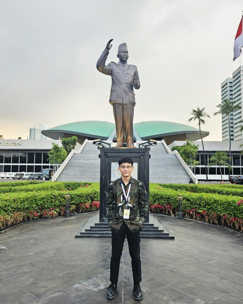 Menembus Parlemen: Perjalanan Magang Muhammad Ihwan Salsabila, Mahasiswa Ilmu Pemerintahan UMM di DPR RI