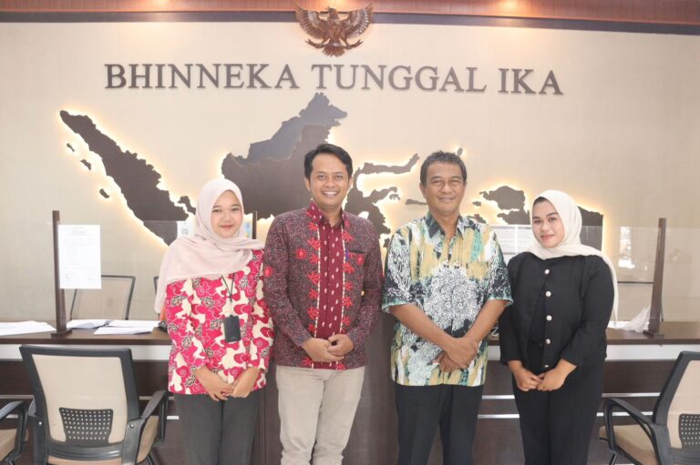 Visit Dosen Achmad Apriyanto Romadhon: Wujudkan Sinergi Magang Riset dan Pengabdian Mahasiswa IP UMM di Desa Junrejo