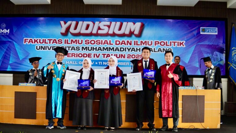 Tiga Mahasiswa Ilmu Pemerintahan UMM Raih Lulusan Terbaik FISIP 2025: Bukti Integritas dan Keteguhan Berbuah Kemenangan