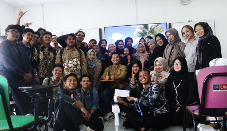 Ketua Program Studi Ali Roziqin, M.PA., Gagas Simulasi Aktor Kebijakan dalam Kelas Kebijakan Sektor Publik IP UMM