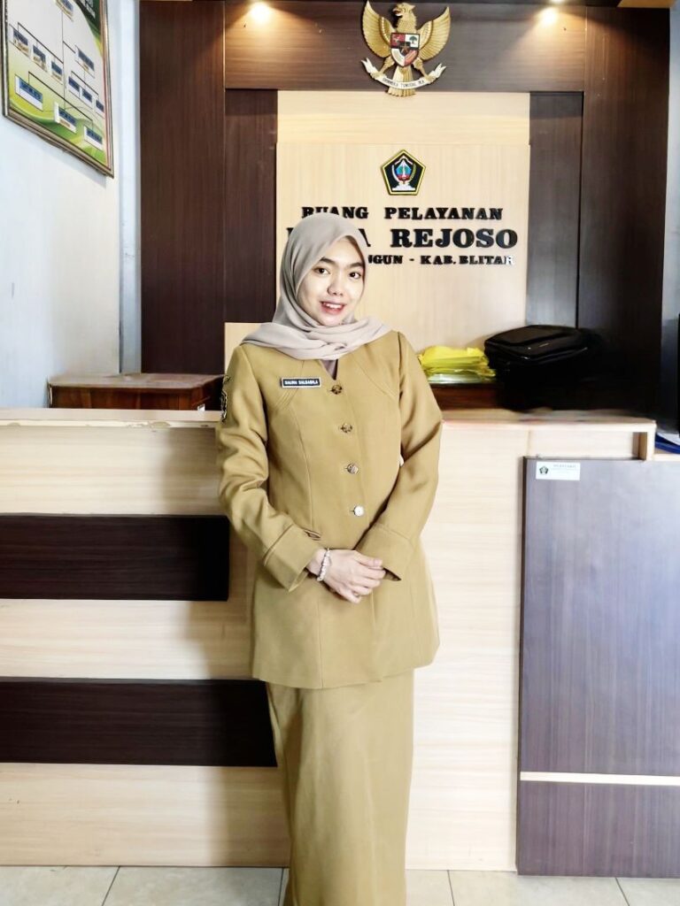 Kabar Alumni : Salwa Salsabila, Alumni Ilmu Pemerintahan UMM Angkatan 2020 Mengabdi sebagai Kepala Seksi Pemerintahan Desa Rejoso
